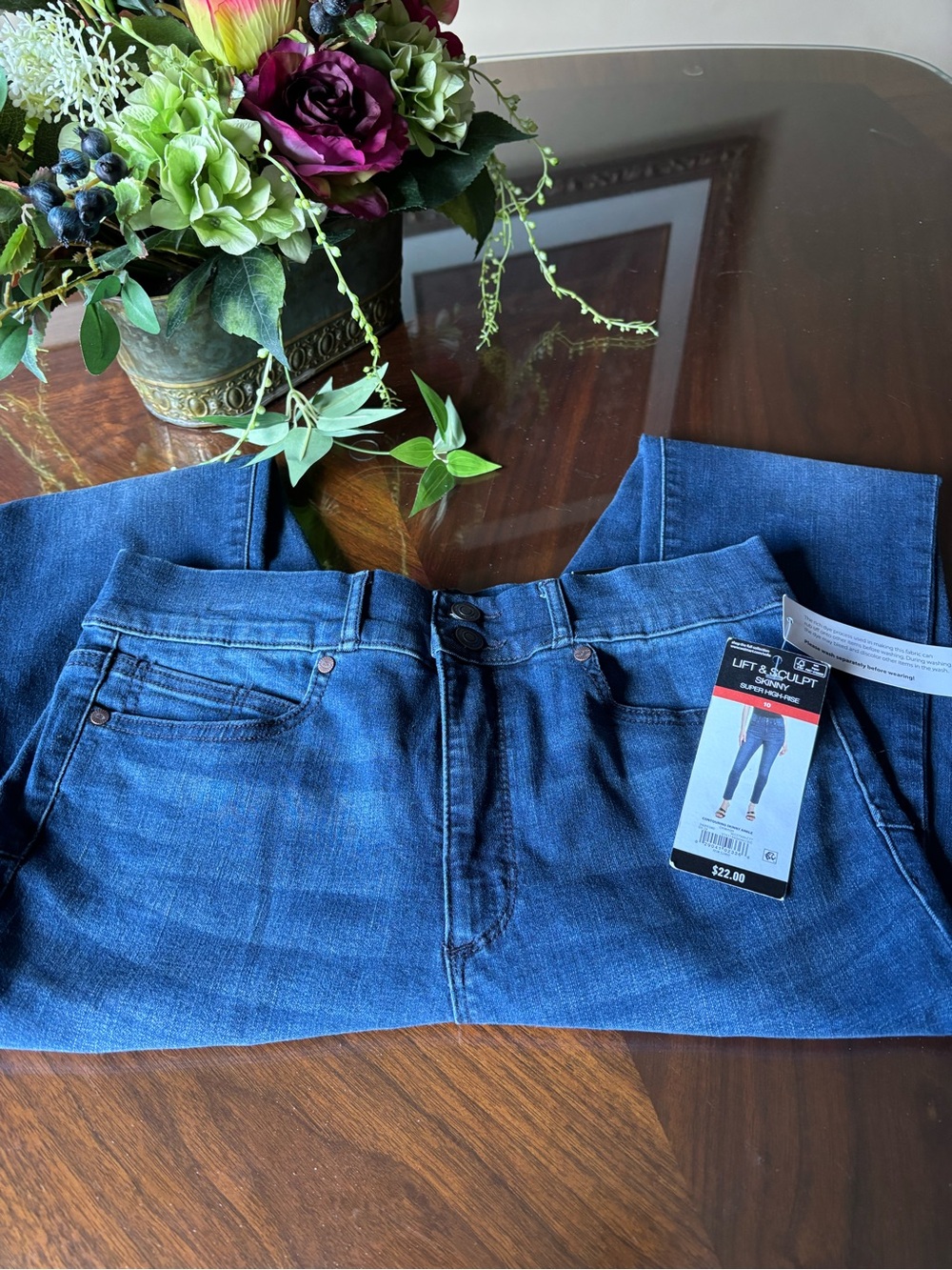 Sofia by Sofia Vergara Slim Straight Jeans NWT’s